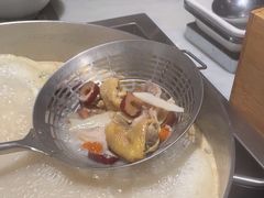 -尚尚仙·酸汤猪手·猪肚鸡火锅(华联万柳购物中心店)