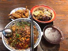 -爆炸头阿姨小四川正宗川味小吃(无任何分店)