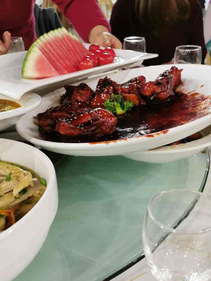 天一大饭店-"在天一高架下面,堰桥那边.大厅挺大的,看.