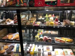 面包甜点陈列柜-星巴克(泰安万达店)