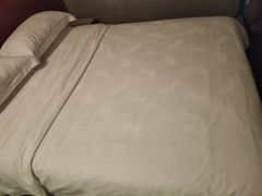 -卡罗酒店(东门晒布地铁站店)