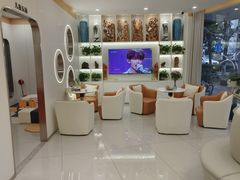 -皓齿连锁·雅贝健口腔·种植·矫正中心(虹口曲阳路店)