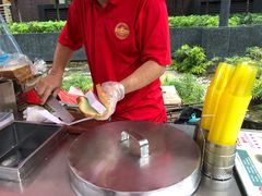 -詹爷爷乌节路街头冰淇淋