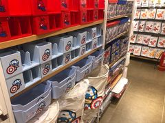 -名创优品(北京新中关购物中心地铁层店)
