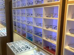 -天空之镜眼镜店蔡司依视路配镜授权零售店(望京颐堤港店)