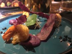 煎虾配紫薯泥薯片及姜味柠檬汁-AZUL by FUEL蓝色·法式酒馆(琶醍店)