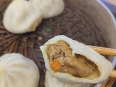 蟹黄汤包-老新隆牛肉锅贴(新街口店)