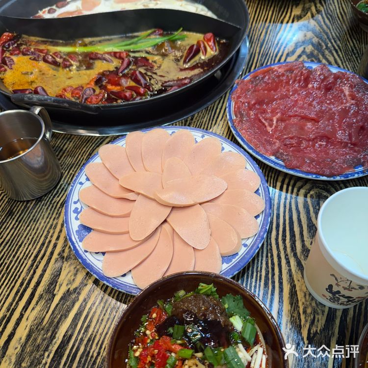 冯校长，老火锅终于开到龙华了 成都朋友亲自带路的