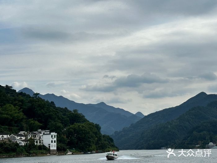 新安江山水画廊风景区图片