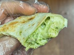 香草罗勒鸡肉奶酪饼-CIN CIN CANTINA&BAR