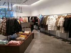 -URBAN REVIVO(上海中庚漫游城店)