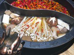 菌菇鸳鸯锅-销魂美蛙鱼头火锅(上海首店)