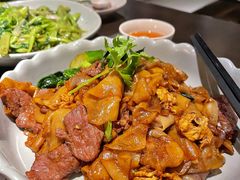 泰式炒牛河-大头虾越式风味餐厅(光明广场店)