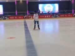 -冰纷万象滑冰场(二七万象城店)