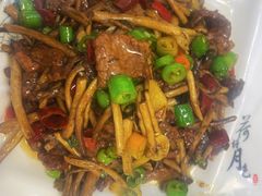 茶树菇炒腊肉-芳芳餐厅(白沙路店)