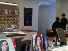 -三目眼镜·蔡司视觉合作店(青浦宝龙店)