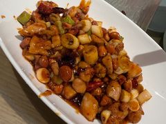 宫保鸡丁-渝信川菜 · 川味家常菜(财富购物中心店)