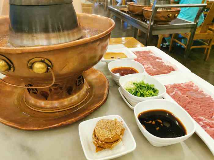 聚宝源(牛街总店)-"地道铜锅.牛羊肉非常新鲜,涮完汤都是清的.