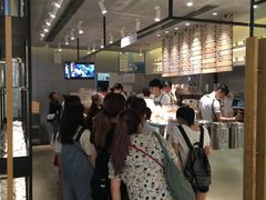 等位区-喜茶(深圳东门1234店)
