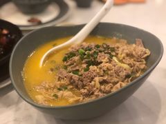 秘制酸汤肥牛-鹿港小镇(黄金店)