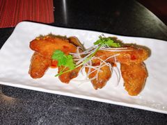 甜辣鸡翅佐以辣蒜汁-WOLFGANG PUCK KITCHEN & BAR(迪士尼小镇店)
