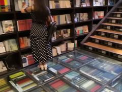 -钟书阁(松江泰晤士小镇店)