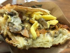 黑松露风味鸡扒可颂-星巴克(福州长乐机场分店)