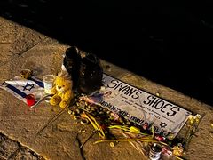 -多瑙河畔鞋履雕塑