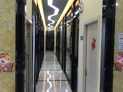 -雅致口腔门诊部(五羊邨地铁店)