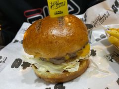经典牛肉芝士汉堡-Grinder 绞肉机汉堡(武定路店)