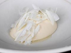 Eel barvoir ，Fresh nuts , Milk skin , eel and almond oil -码头餐厅