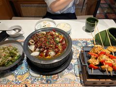 -云海肴·汽锅鸡·云南菜(天山百盛优客店)