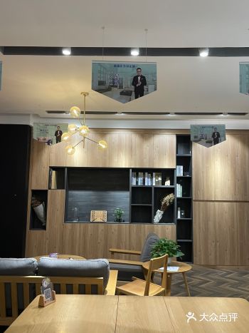 在新德汇签了，之前去店面看的，柜子很漂亮，服务态度很