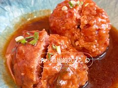 鸭蛋黄狮子头-梅飞酒家(桑园路店)