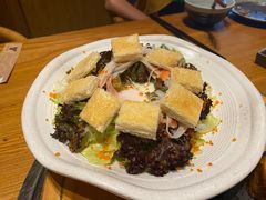 温泉蛋蟹柳色拉-一牛道炭火烧肉居酒屋(椒江店)