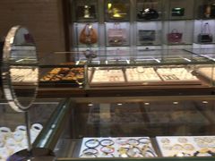 -华夏典当行(龙德广场店)