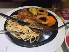 -汤姆家的牛排意面披萨(新城市广场店)