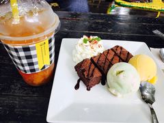 -莓园冰淇淋店