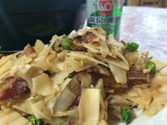 -乡巴佬鼎锅饭