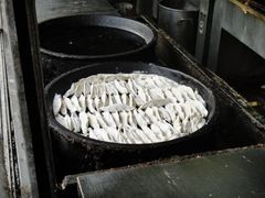 刚入锅的锅贴-西工饭庄快餐厅(西工小街店)