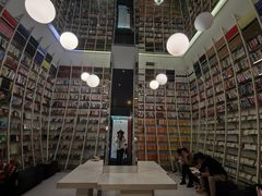 -钟书阁(松江泰晤士小镇店)