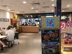 -麦当劳(上海虹桥站30B检票口楼上)