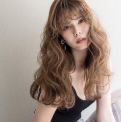 -变画·发型STUDIO