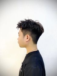 -一家只做男发烫染的店