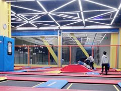 -爱蹦iBOON蹦床运动馆(江汉店)