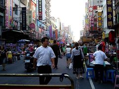 -六合夜市
