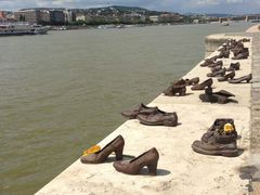 -多瑙河畔鞋履雕塑