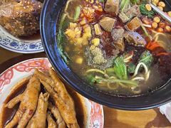 -爆炸头阿姨小四川正宗川味小吃(无任何分店)