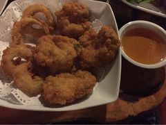 虾饼，洋葱圈-自然餐厅(Phuket)