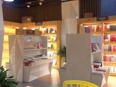 -新华里咖啡书吧(新华书店小寨店)